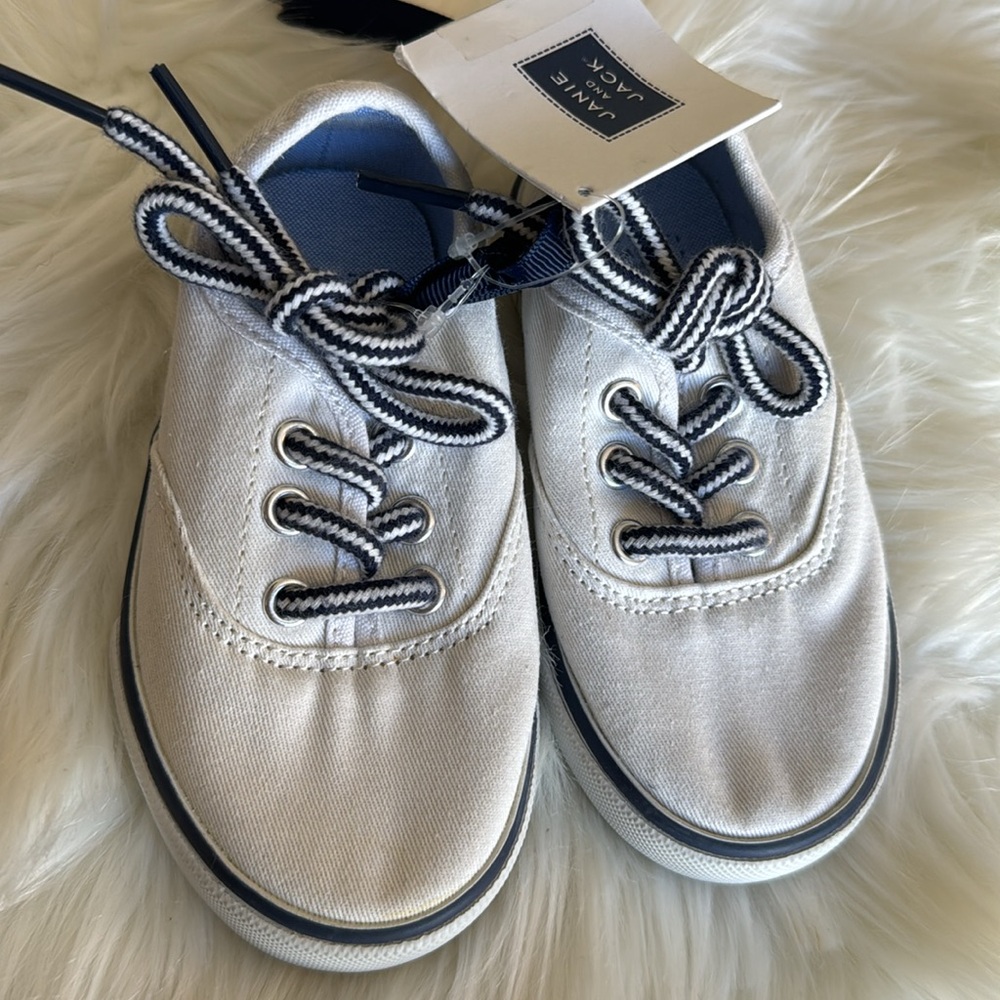 Janie and jack sneaker color white /blue